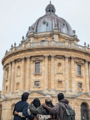 Santhy Balachandran Instagram - When two of my worlds collided: a kutti subset of Team Lokah at University of Oxford. A little lost for words because this was not something I ever imagined. I guess life has a way of surprising us… Grateful for all the twists of fate that led to this day when some core memories were made 🤍

#teamlokah #universityofoxford