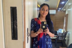 Santhy Balachandran Instagram - Kingini 😊 My first thought when @krishand_ offered me this part in 4.5 Sangham was: I need to have a Kingini in my filmography! Playing her through three stages of her life as her equation with Arikuttan played by @sanjusivram evolves was a lot of fun. And those braces in her school girl era were hands down the most expensive accessory I have ever used in my career. Swipe through to post 7 if you want to see me making a fool of myself practising for the Premalatha ad — based on the iconic Vanamala soap ad. Fun fact: My Amma’s name is Premalatha, so I brought her one of the props as a present to pose with 😊 Even though Kingini has very little screen time, I thoroughly enjoyed playing her and getting to work with some wonderful people. Huge thanks to Krishand for making me a small part of this colourful and crazy world he created with his stellar cast and crew. Special thanks to @arshadvarkala_makeup_artist and team, @oruhautekadha and @divyaa_joby for taking Kingini through her school and college days to her bridal look. 

It’s been lovely to see 4.5 Sangham slowly but steadily finding its audience. Do try streaming it on @sonylivindia — you might just enjoy this whacky story about a bunch of small time criminals who set out to immortalise themselves in the pages of a novel 😊

#fourandhalfgang #krishand
