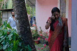 Santhy Balachandran Instagram - Kingini 😊 My first thought when @krishand_ offered me this part in 4.5 Sangham was: I need to have a Kingini in my filmography! Playing her through three stages of her life as her equation with Arikuttan played by @sanjusivram evolves was a lot of fun. And those braces in her school girl era were hands down the most expensive accessory I have ever used in my career. Swipe through to post 7 if you want to see me making a fool of myself practising for the Premalatha ad — based on the iconic Vanamala soap ad. Fun fact: My Amma’s name is Premalatha, so I brought her one of the props as a present to pose with 😊 Even though Kingini has very little screen time, I thoroughly enjoyed playing her and getting to work with some wonderful people. Huge thanks to Krishand for making me a small part of this colourful and crazy world he created with his stellar cast and crew. Special thanks to @arshadvarkala_makeup_artist and team, @oruhautekadha and @divyaa_joby for taking Kingini through her school and college days to her bridal look. 

It’s been lovely to see 4.5 Sangham slowly but steadily finding its audience. Do try streaming it on @sonylivindia — you might just enjoy this whacky story about a bunch of small time criminals who set out to immortalise themselves in the pages of a novel 😊

#fourandhalfgang #krishand