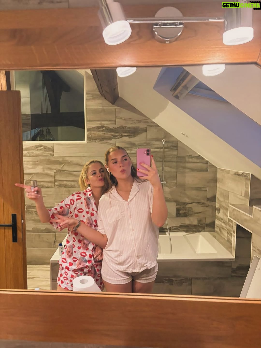 Saoirse-Monica Jackson - 113.8K Likes - The Best Weekend with the Most Gorgeous people . Im so lucky to have such amazing friends & family  especially @hollymdolly & @_amberjackson1 for pulling out all the stops for me. Love you all 💖.INCREDIBLE 🥺👰💒💜xxxxxx