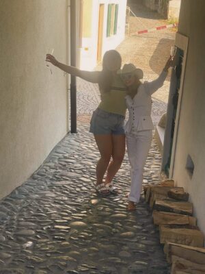 Saoirse-Monica Jackson Instagram - The Best Weekend with the Most Gorgeous people . Im so lucky to have such amazing friends & family  especially @hollymdolly & @_amberjackson1 for pulling out all the stops for me. Love you all 💖.INCREDIBLE 🥺👰💒💜xxxxxx