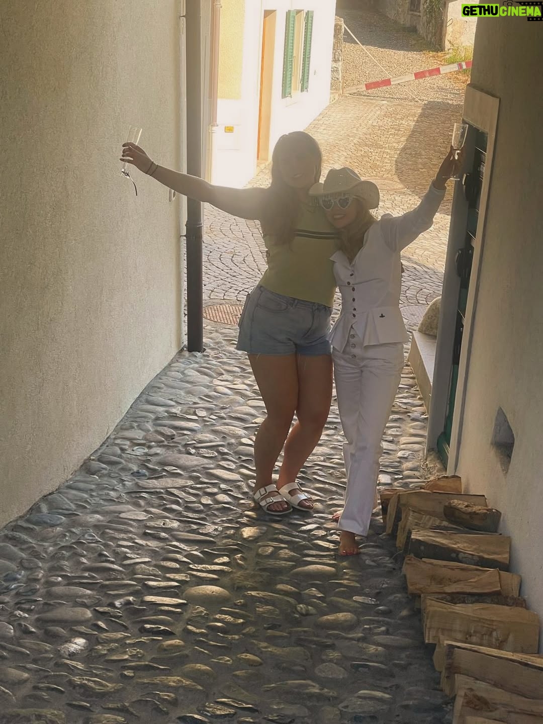 Saoirse-Monica Jackson - 113.8K Likes - The Best Weekend with the Most Gorgeous people . Im so lucky to have such amazing friends & family  especially @hollymdolly & @_amberjackson1 for pulling out all the stops for me. Love you all 💖.INCREDIBLE 🥺👰💒💜xxxxxx