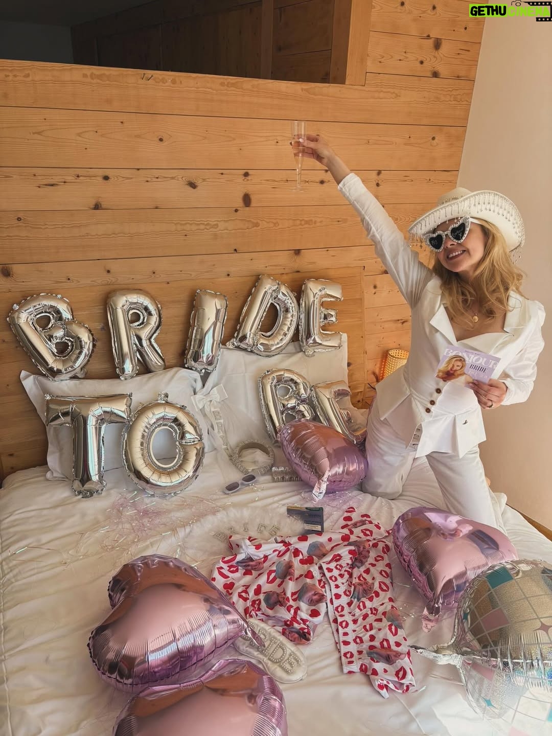 Saoirse-Monica Jackson - 113.8K Likes - The Best Weekend with the Most Gorgeous people . Im so lucky to have such amazing friends & family  especially @hollymdolly & @_amberjackson1 for pulling out all the stops for me. Love you all 💖.INCREDIBLE 🥺👰💒💜xxxxxx