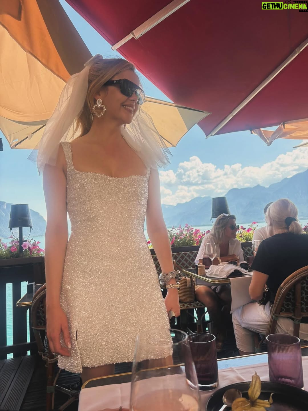 Saoirse-Monica Jackson - 113.8K Likes - The Best Weekend with the Most Gorgeous people . Im so lucky to have such amazing friends & family  especially @hollymdolly & @_amberjackson1 for pulling out all the stops for me. Love you all 💖.INCREDIBLE 🥺👰💒💜xxxxxx
