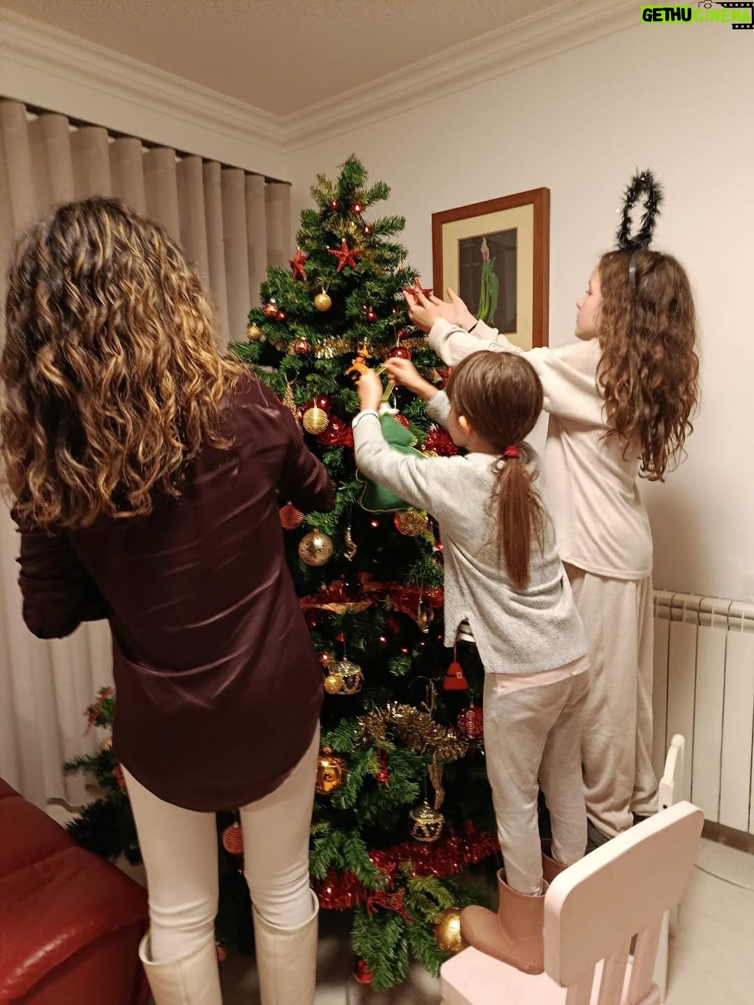 Sara Barradas - 14.9K Likes - Photodump do fim-de-semana 🍂🍲🎭

Habemus Árvore 🎄❤️

P.S- Nunca tinha feito a árvore de saltos altos, mas na sexta-feira deu-me a louca quando cheguei a casa e não descansei enquanto não terminei. Há uma primeira vez na vida para tudo 🤷🏻‍♀️