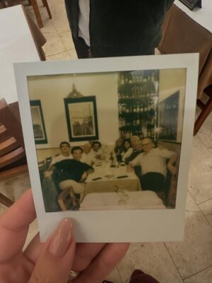 Sara Barradas Instagram - Photodump do fim-de-semana 🍂🍲🎭

Habemus Árvore 🎄❤️

P.S- Nunca tinha feito a árvore de saltos altos, mas na sexta-feira deu-me a louca quando cheguei a casa e não descansei enquanto não terminei. Há uma primeira vez na vida para tudo 🤷🏻‍♀️