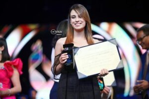 Sara Lalama Instagram - من تونس السلام، من المهرجان العربي للإذاعة و التلفزيون، الف شكر على التكريم🙏🏻 وفخوره ان اتوج كممثلة جزائرية في مهرجان كبير كهذا و مبروك لكل المكرمين ❤️
#المهرجان_العربي_للاذاعة_والتلفزيون 
#ASBU
Dress by @hedisaad.designs 
Photos by @aimen_okbi