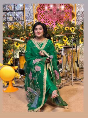 Sara Raza Khan Instagram - Pure Bliss to Share my Music on Your Special Day 💕Clicks from Recent Sangeet Event Lahore!  #sararazakhan  Wearing my Most Favourite @saish_rimmsh 💚  #weddingseason #musica #musician #bliss