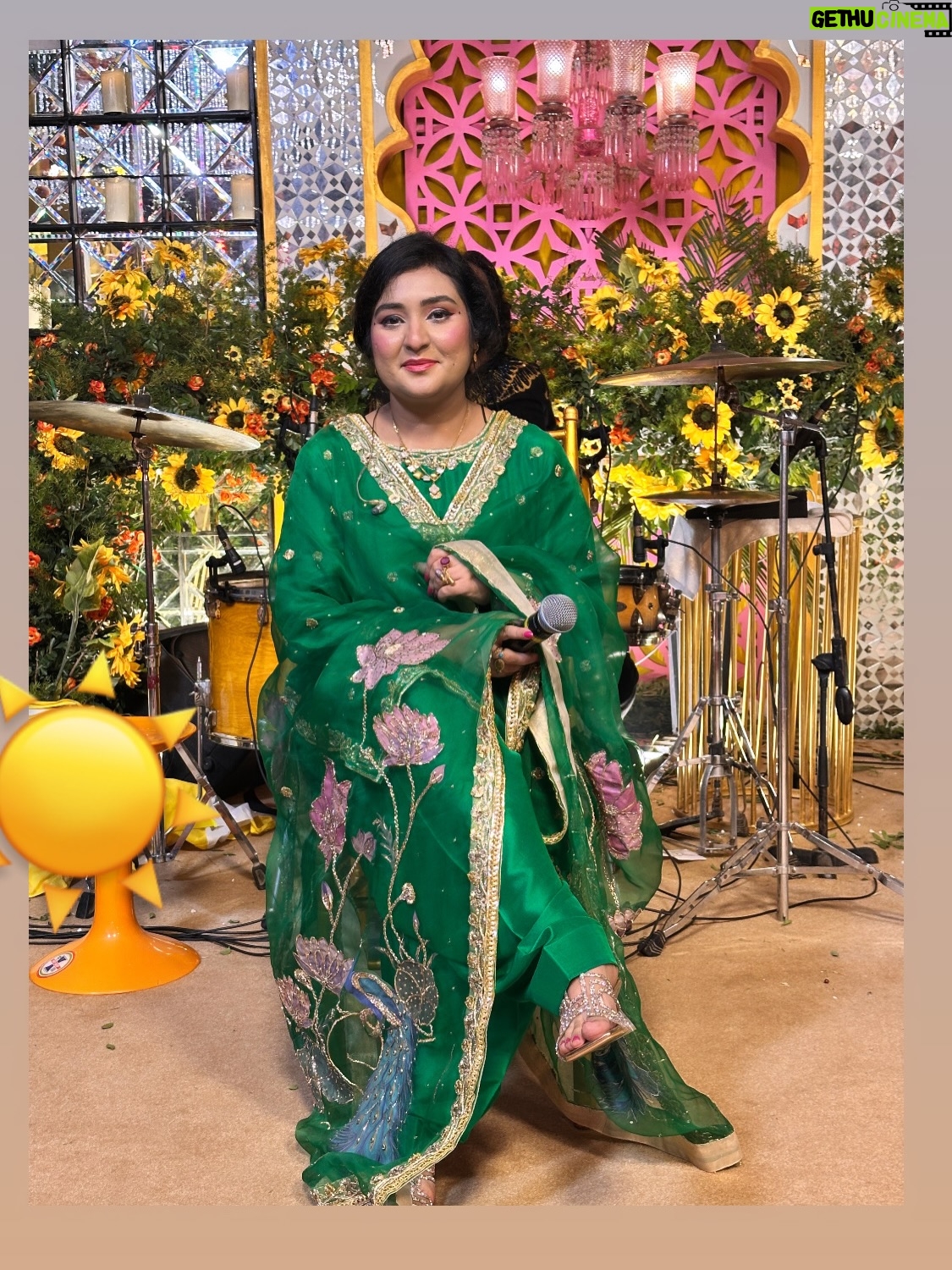 Sara Raza Khan - 1.2K Likes - Pure Bliss to Share my Music on Your Special Day 💕Clicks from Recent Sangeet Event Lahore!  #sararazakhan  Wearing my Most Favourite @saish_rimmsh 💚  #weddingseason #musica #musician #bliss