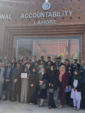 Sara Raza Khan Instagram - GUEST OF HONOUR at National Accountability Bureau “NAB🇵🇰” along with Governor Punjab ,DG NAB , Former Director Generals and Respected Dignitaries ,Celebrated Anti Corruption Day engaging  Youth Against Corruption Special Price distribution Ceremony! It was indeed an Honour To be a part of such Important and Formal Event! #sararazakhan