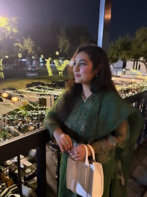 Sara Raza Khan Instagram - Your only guaranteed moment is the one right now , this one , and when you slow down and focus , you are more likely to notice the flowers along the way …! Embrace your present 🍀 #sararazakhan