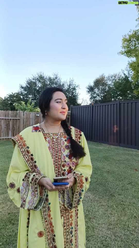 Sara Raza Khan - 2.3K Likes - Yes I can start humming Any Song while walking 🥰 
Song Punjabi, Attire Balochi 💕
Enjoy the Dry Vocals! 

#Charmer #sararazakhan #diljitdosanjh #music #trending #music