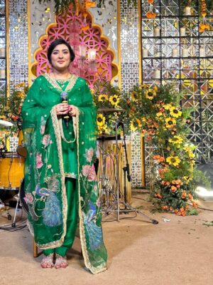 Sara Raza Khan Instagram - Pure Bliss to Share my Music on Your Special Day 💕Clicks from Recent Sangeet Event Lahore!  #sararazakhan  Wearing my Most Favourite @saish_rimmsh 💚  #weddingseason #musica #musician #bliss