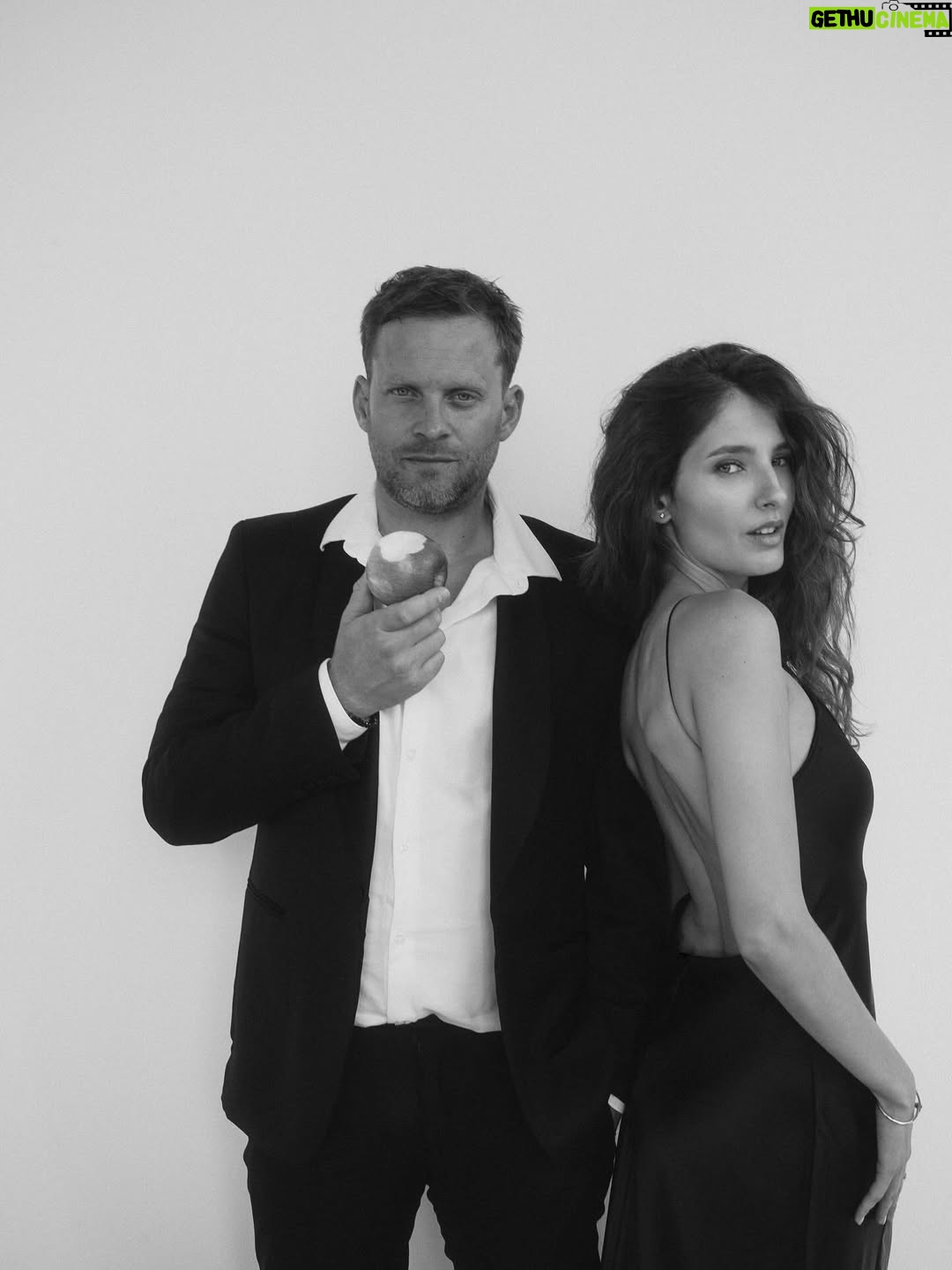 Sara Sandeva - 73.9K Likes - Do druhej série vám prinášam moj pohľad na legendárneho @jakub_prachar jeho nadhernu polovičku a skvelú herečku @sarasandeva . Obaja sú súčasťou filmu @dreamteam_film ktorý ako som spomínala by ste mali rozhodne vidieť ! Už čoskoro vo vašich kinách kamoši