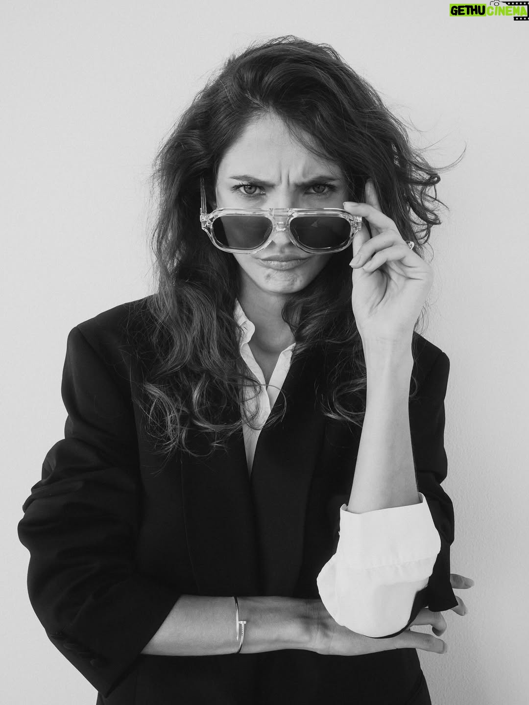 Sara Sandeva - 73.9K Likes - Do druhej série vám prinášam moj pohľad na legendárneho @jakub_prachar jeho nadhernu polovičku a skvelú herečku @sarasandeva . Obaja sú súčasťou filmu @dreamteam_film ktorý ako som spomínala by ste mali rozhodne vidieť ! Už čoskoro vo vašich kinách kamoši
