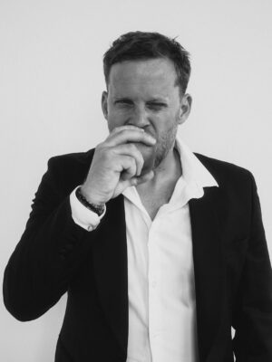Sara Sandeva Instagram - Do druhej série vám prinášam moj pohľad na legendárneho @jakub_prachar jeho nadhernu polovičku a skvelú herečku @sarasandeva . Obaja sú súčasťou filmu @dreamteam_film ktorý ako som spomínala by ste mali rozhodne vidieť ! Už čoskoro vo vašich kinách kamoši