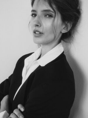Sara Sandeva Instagram - Do druhej série vám prinášam moj pohľad na legendárneho @jakub_prachar jeho nadhernu polovičku a skvelú herečku @sarasandeva . Obaja sú súčasťou filmu @dreamteam_film ktorý ako som spomínala by ste mali rozhodne vidieť ! Už čoskoro vo vašich kinách kamoši