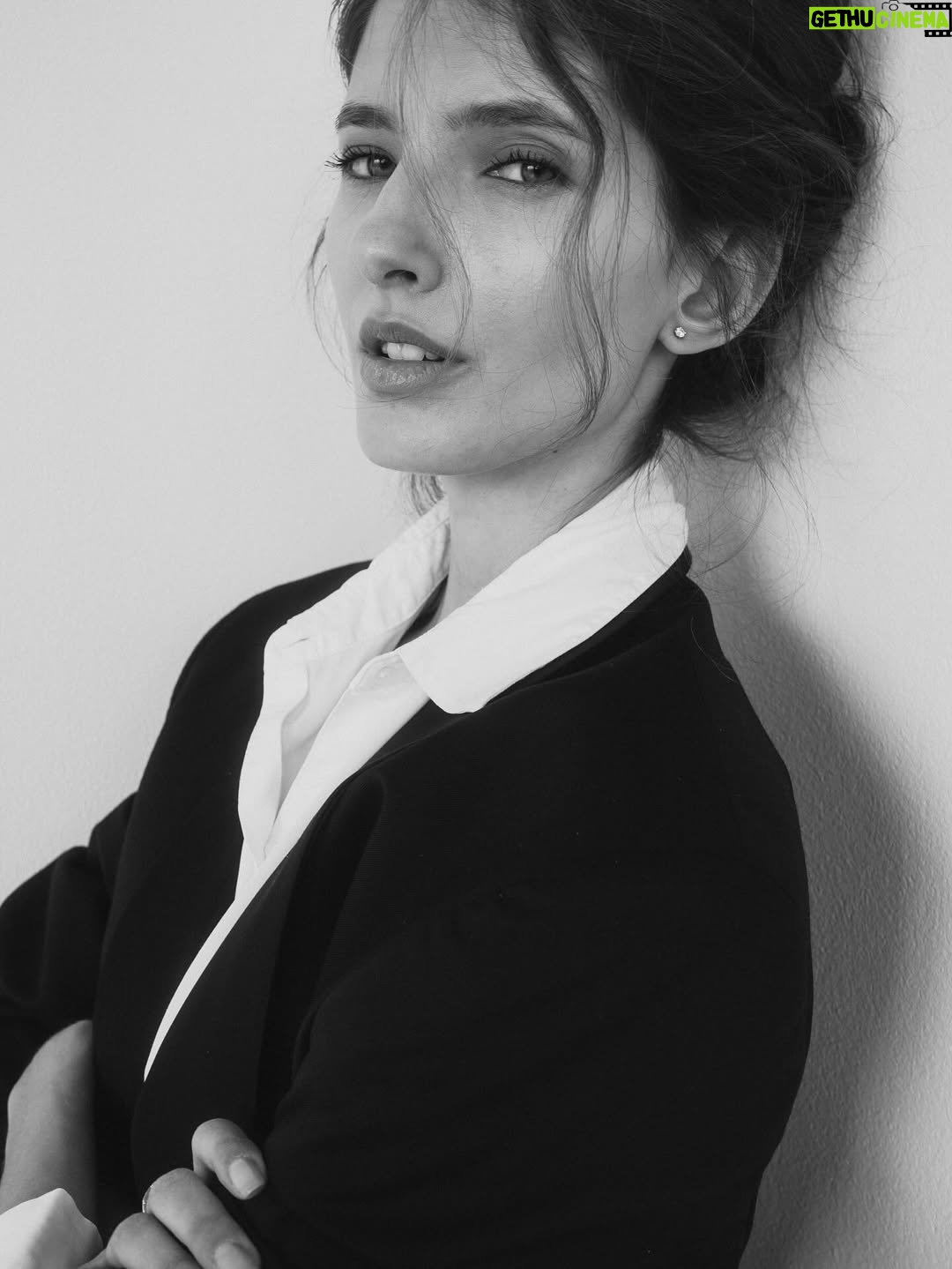 Sara Sandeva - 73.9K Likes - Do druhej série vám prinášam moj pohľad na legendárneho @jakub_prachar jeho nadhernu polovičku a skvelú herečku @sarasandeva . Obaja sú súčasťou filmu @dreamteam_film ktorý ako som spomínala by ste mali rozhodne vidieť ! Už čoskoro vo vašich kinách kamoši