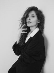 Actress Sara Sandeva HD Photos and Wallpapers November 2025