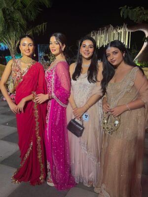 Sara Tendulkar Instagram - डार्लिंग 💘