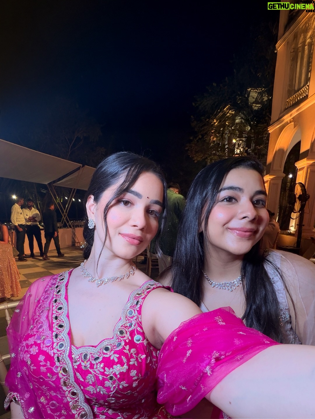 Sara Tendulkar - 1.5 Million Likes - डार्लिंग 💘