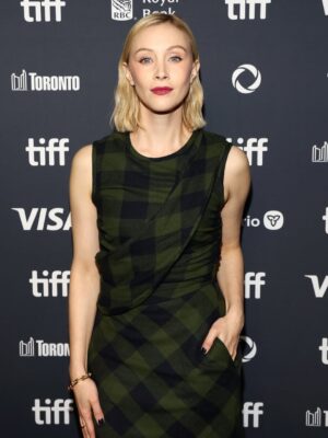 Sarah Gadon Instagram - Thank you @tiff_net I can’t wait to share this show with the rest of the world Sept 25th #wayward @netflixca