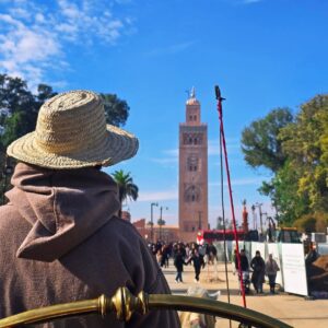 Sarah Machet Instagram - Notre dernier voyage de l'année: Marrakech 🇲🇦

Entre couscous, désert, méchoui et souk, un weekend riche en couleurs!

Pendant longtemps je n'ai pas voulu retourner à Marrakech parce que toutes les fois où j'y étais allée je m'étais fait harcelée... ça avait gâché mes séjours...

Il paraît que le roi a fait changer les choses il y'a quelques années et que maintenant les choses vont mieux...

J'y suis donc retournée.. et c'est vrai que je me suis réconciliée avec cette magnifique ville et nous avons passé un super weekend.

Et toi, à Marrakech, ce que tu préfères faire?

#family
#maroc #marrakech 
#love #momandson