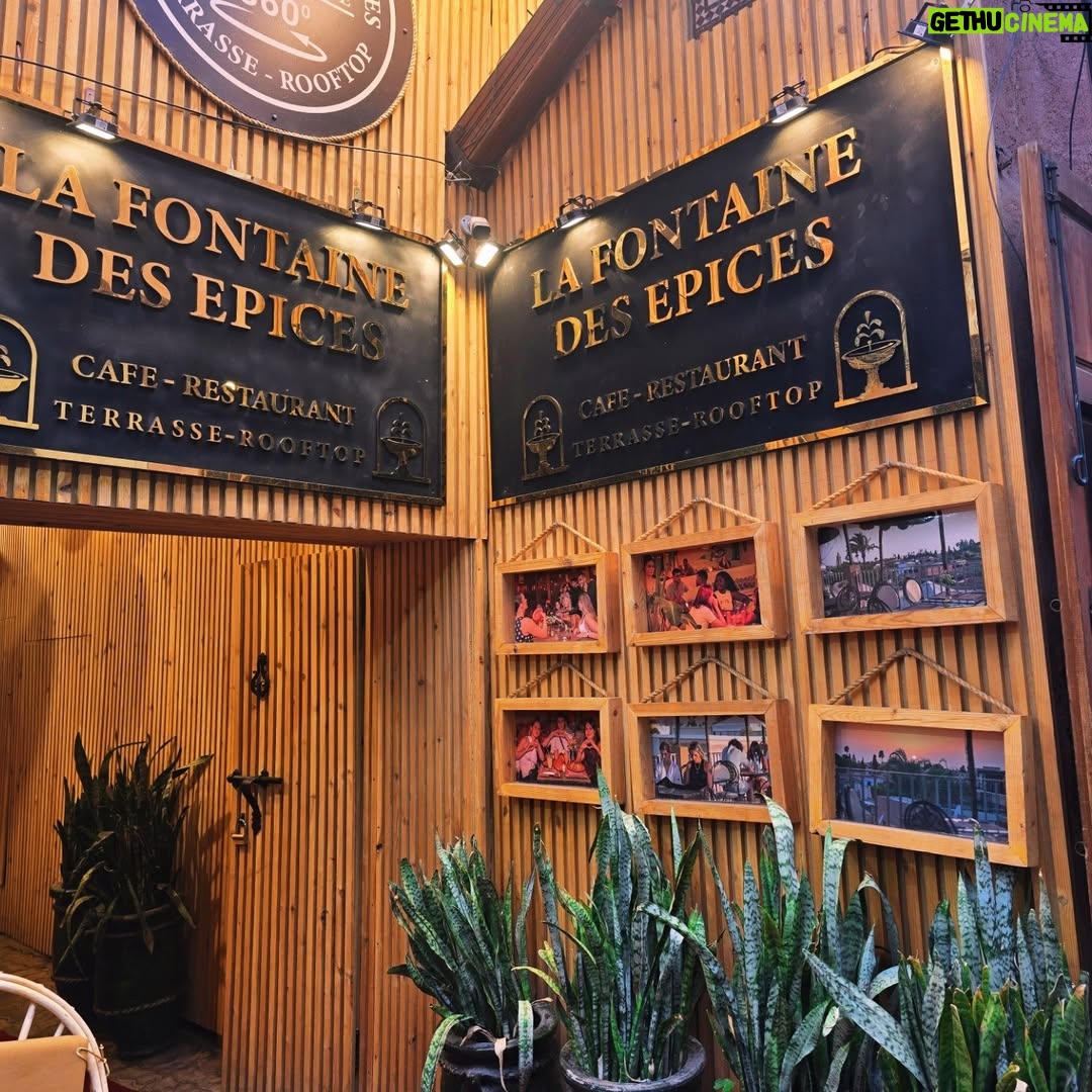 Sarah Machet - 7.5K Likes - Notre dernier voyage de l'année: Marrakech 🇲🇦

Entre couscous, désert, méchoui et souk, un weekend riche en couleurs!

Pendant longtemps je n'ai pas voulu retourner à Marrakech parce que toutes les fois où j'y étais allée je m'étais fait harcelée... ça avait gâché mes séjours...

Il paraît que le roi a fait changer les choses il y'a quelques années et que maintenant les choses vont mieux...

J'y suis donc retournée.. et c'est vrai que je me suis réconciliée avec cette magnifique ville et nous avons passé un super weekend.

Et toi, à Marrakech, ce que tu préfères faire?

#family
#maroc #marrakech 
#love #momandson