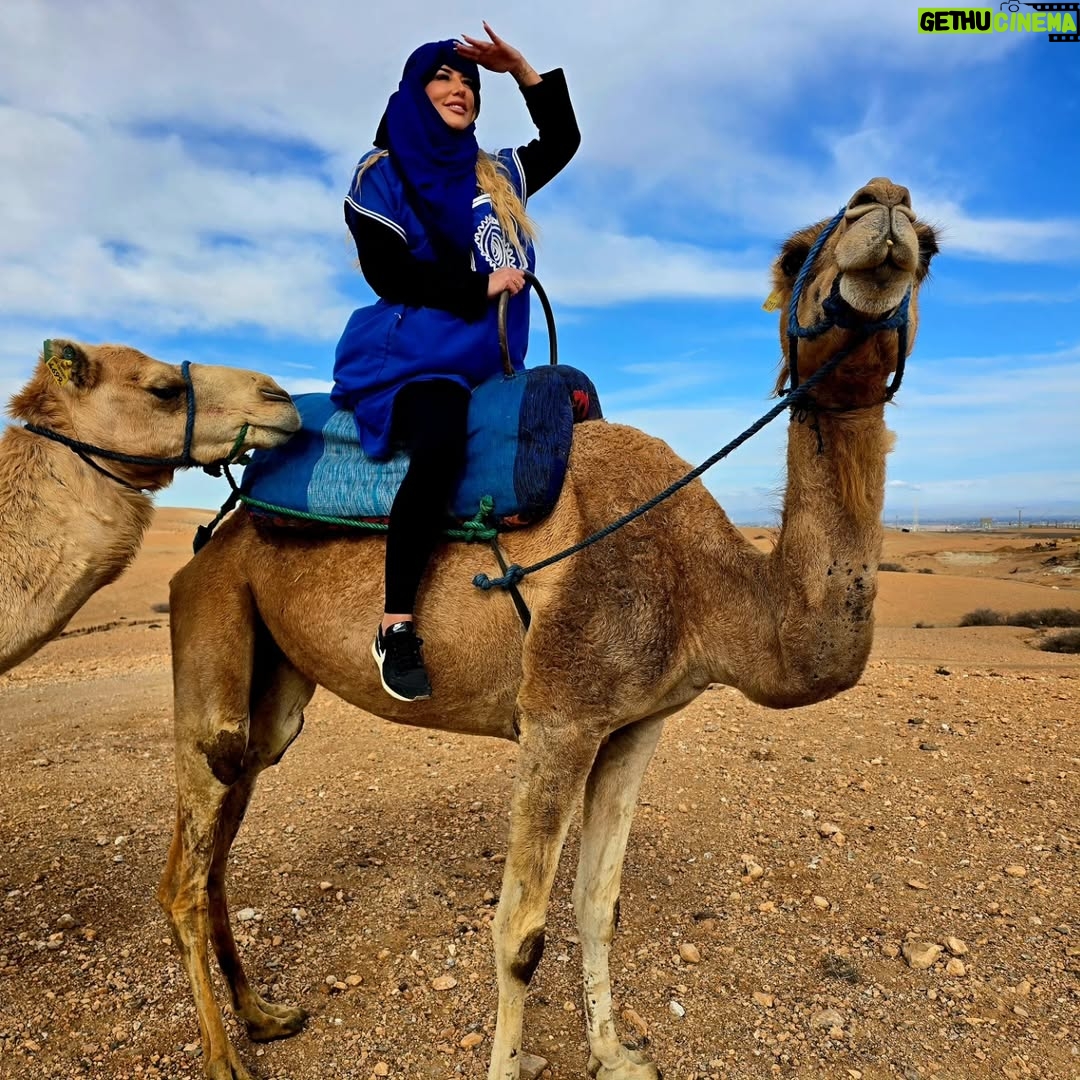 Sarah Machet - 7.5K Likes - Notre dernier voyage de l'année: Marrakech 🇲🇦

Entre couscous, désert, méchoui et souk, un weekend riche en couleurs!

Pendant longtemps je n'ai pas voulu retourner à Marrakech parce que toutes les fois où j'y étais allée je m'étais fait harcelée... ça avait gâché mes séjours...

Il paraît que le roi a fait changer les choses il y'a quelques années et que maintenant les choses vont mieux...

J'y suis donc retournée.. et c'est vrai que je me suis réconciliée avec cette magnifique ville et nous avons passé un super weekend.

Et toi, à Marrakech, ce que tu préfères faire?

#family
#maroc #marrakech 
#love #momandson