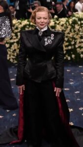 Sarah Snook Instagram - @sarah_snook MOTHERING in custom anOnlyChild for Met Gala 2025 Superfine:Tailoring Black Style
🎥 @voguemagazine
