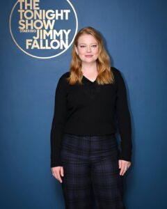 Sarah Snook Instagram - @sarah_snook is here to talk her new series All Her Fault tonight! #FallonTonight
📷 @toddowyoung