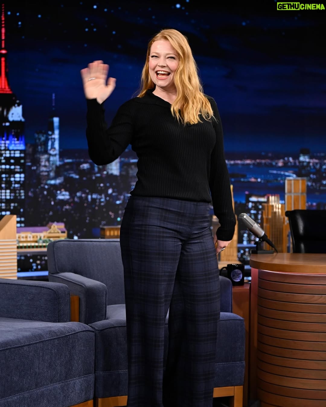 Sarah Snook - 16K Likes - @sarah_snook is here to talk her new series All Her Fault tonight! #FallonTonight 

📷 @toddowyoung
