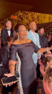 Sarah Snook Instagram - “Of course!” @oprah reacts to @sarah_snook’s @thetonyawards win for Best Actress and celebrates adaptation writer and director and @kip_williams 👏👏👏👏