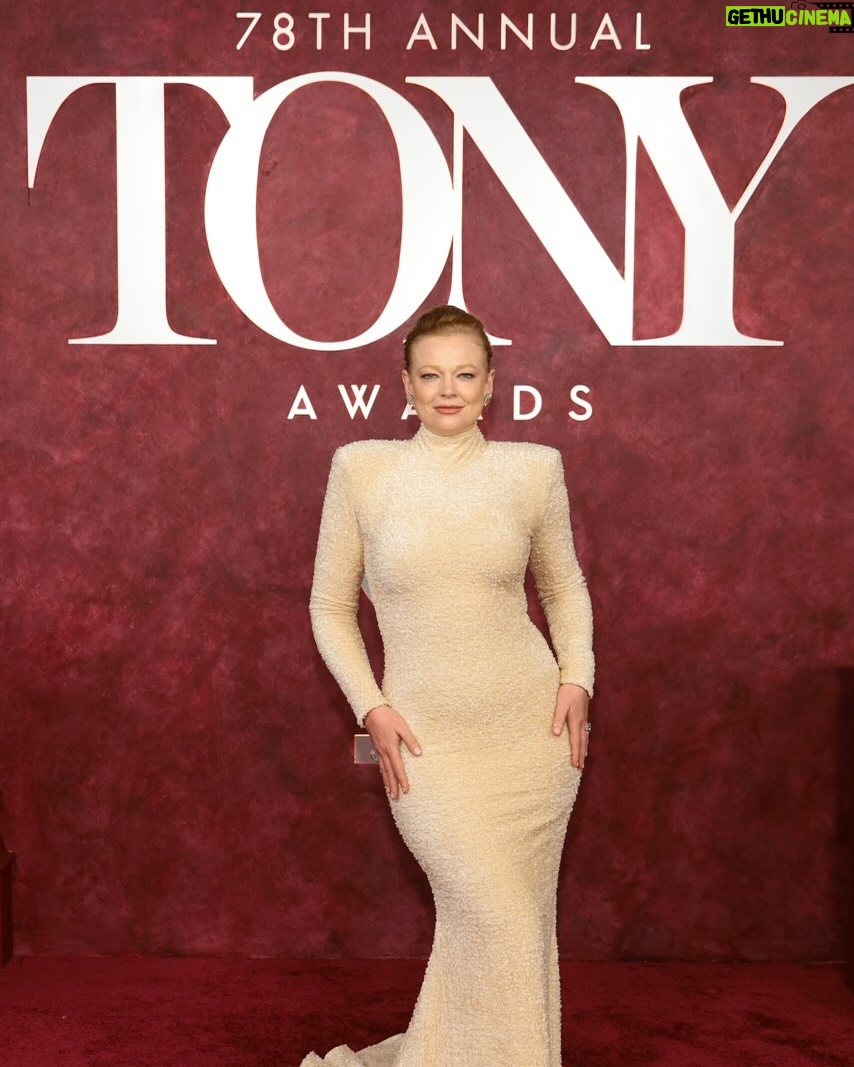 Sarah Snook - 9.9K Likes - @thetonyawards ready @sarah_snook 🙌