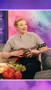 Sarah Snook Instagram - Sarah Snook plays the sweetest ukulele song! 🥹