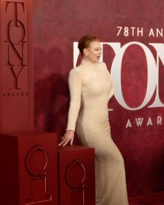 Sarah Snook Instagram - @thetonyawards ready @sarah_snook 🙌