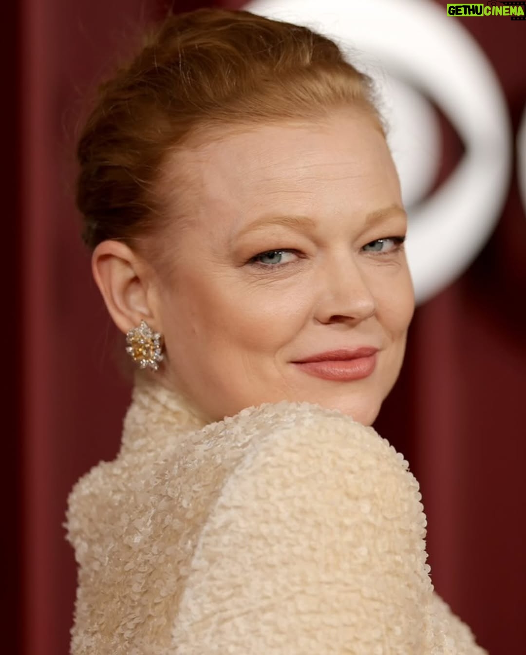 Sarah Snook - 9.9K Likes - @thetonyawards ready @sarah_snook 🙌
