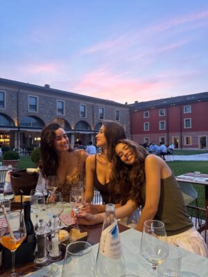 Sarah Stephens Instagram - Amo l’Italia! Amo @intimissimi 🫶🏼
