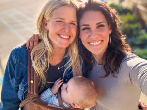 Sarah Wright Instagram - Happy Birthday to @danielaruah !! We had so much good family time over the holiday and special time with nana and papa.. we made ginger bread houses, we watched sunrises, we had yummy food and we did a lot of hang time. We love you Aunt Dani!