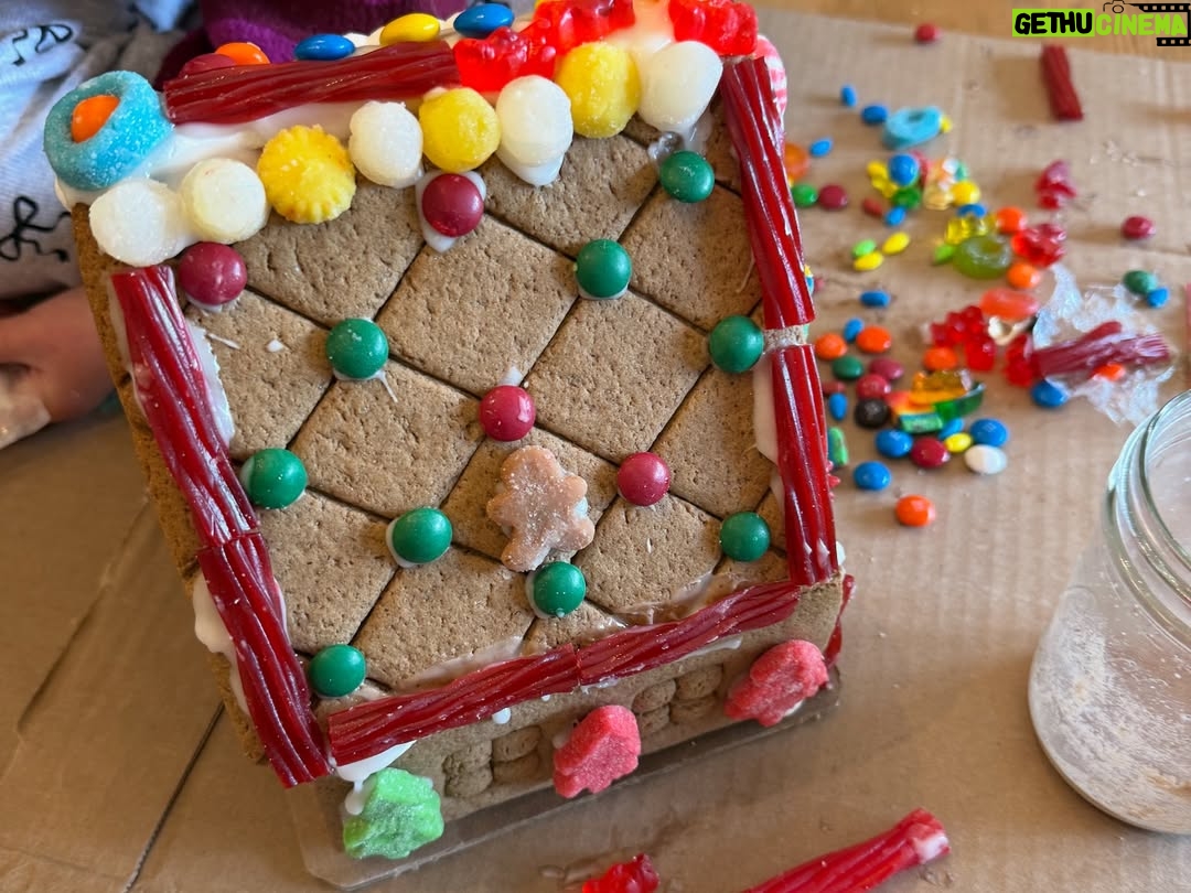 Sarah Wright - 9.2K Likes - Happy Birthday to @danielaruah !! We had so much good family time over the holiday and special time with nana and papa.. we made ginger bread houses, we watched sunrises, we had yummy food and we did a lot of hang time. We love you Aunt Dani!