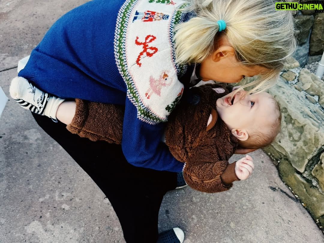 Sarah Wright - 9.2K Likes - Happy Birthday to @danielaruah !! We had so much good family time over the holiday and special time with nana and papa.. we made ginger bread houses, we watched sunrises, we had yummy food and we did a lot of hang time. We love you Aunt Dani!