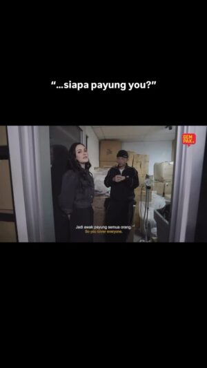 Sarimah Ibrahim Instagram - maybe all this time, i never questioned if i needed to be payung… because the intention has always been to payung others without expecting anything in return.

if i had more time to think and if i saw the question coming, i would’ve thanked every single one of you from the bottom of my heart. my fans, my team, my family, even the policeman which i mentioned in the interview, and ultimately, God☝️

but in that moment when she asked me… my whole world just stopped. i don’t know why, i just couldn’t find the words.

and i guess that’s what makes @sarimahibrahim such an incredible interviewer 🥺
