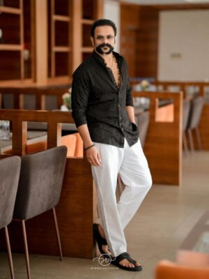 Saritha Jayasurya Instagram - 🖤 🤍 🖤

@sarithajayasurya_designstudio 
@jrweddingstories_ 
@janvimakeovers__