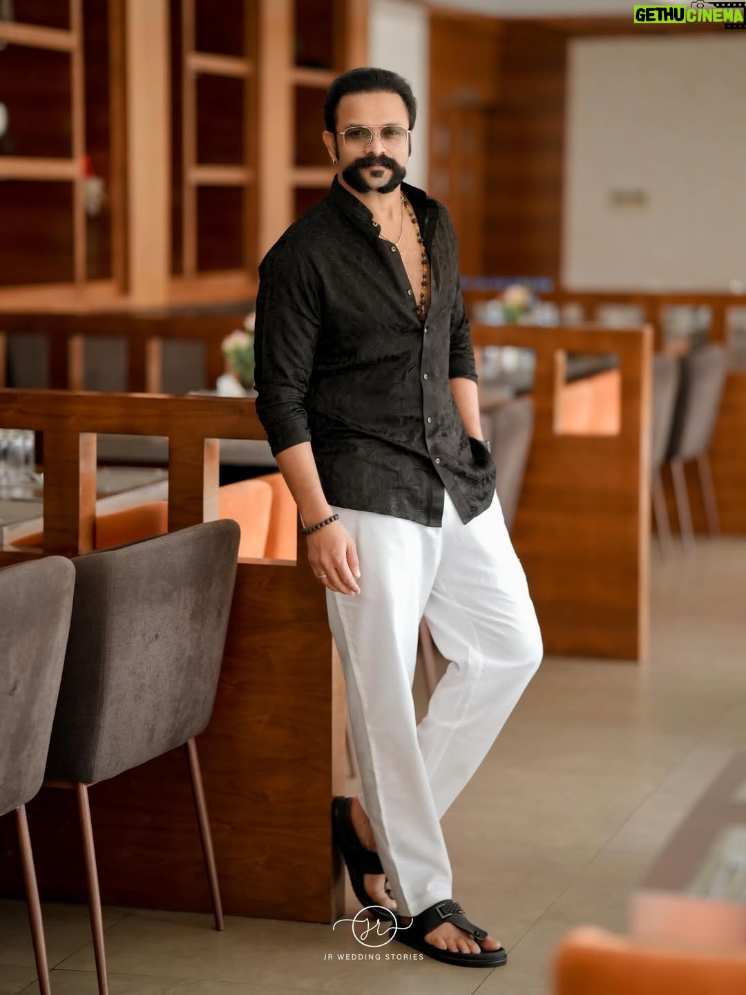 Saritha Jayasurya - 179.5K Likes - 🖤 🤍 🖤

@sarithajayasurya_designstudio 
@jrweddingstories_ 
@janvimakeovers__