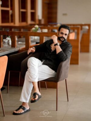 Saritha Jayasurya Instagram - 🖤 🤍 🖤

@sarithajayasurya_designstudio 
@jrweddingstories_ 
@janvimakeovers__