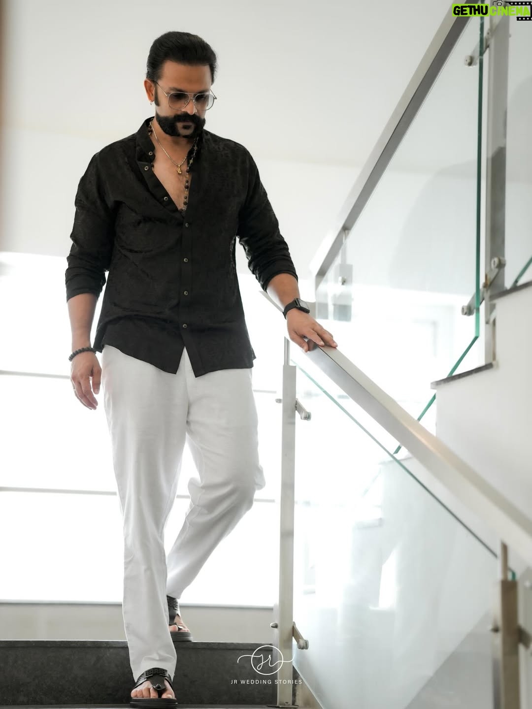 Saritha Jayasurya - 179.5K Likes - 🖤 🤍 🖤

@sarithajayasurya_designstudio 
@jrweddingstories_ 
@janvimakeovers__
