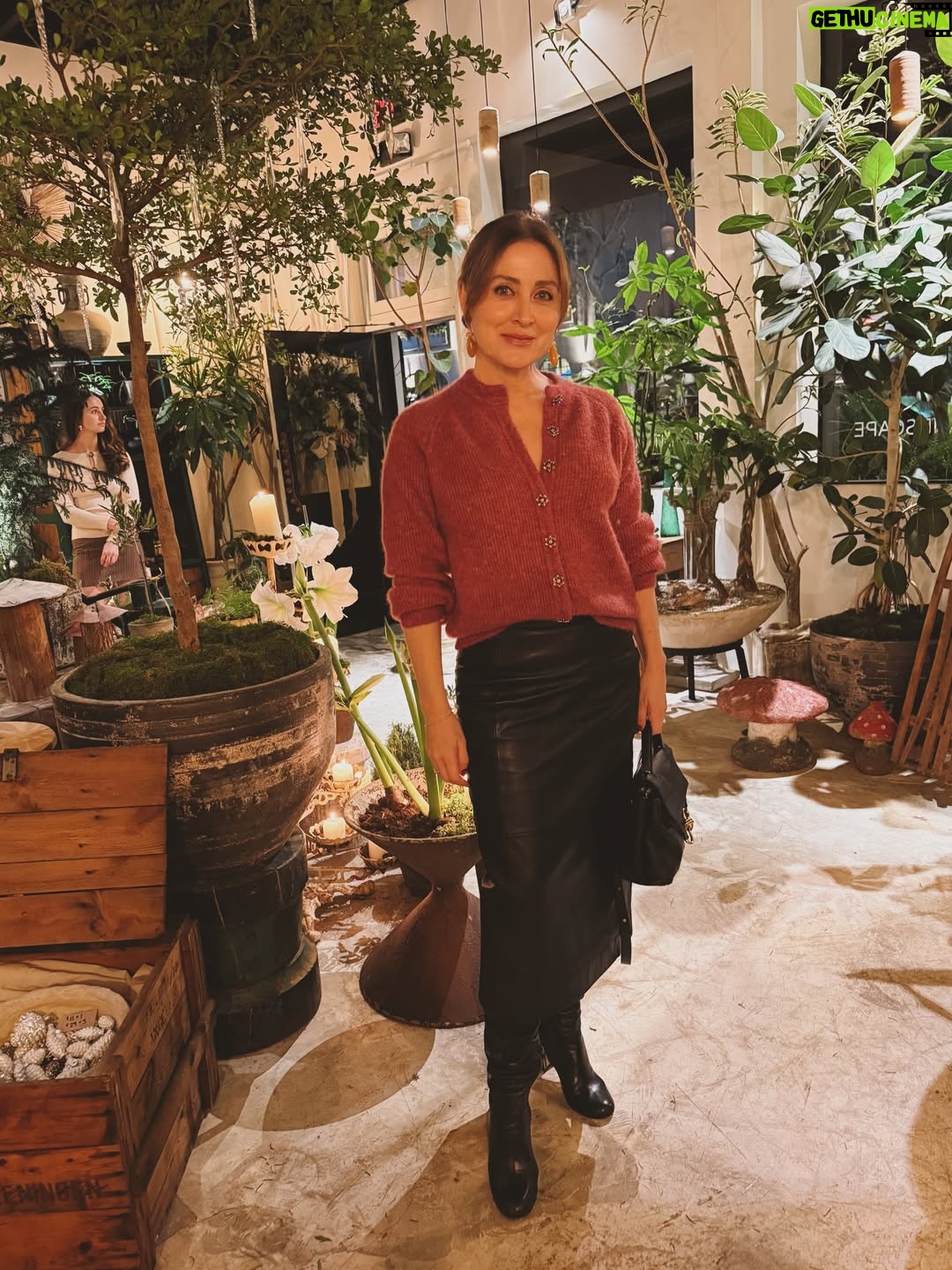 Sasha Alexander - 5.2K Likes - Holiday Festivities in full swing…Wreath Making with @negar_ali_kline @sara_riff x @sezane & celebrating @thirteenlune with the best @nyakio & @flamingo_estate 🎄🎄