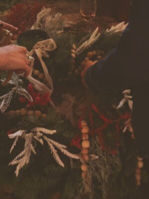 Sasha Alexander Instagram - Holiday Festivities in full swingā¦Wreath Making with @negar_ali_kline @sara_riff x @sezane & celebrating @thirteenlune with the best @nyakio & @flamingo_estate šš