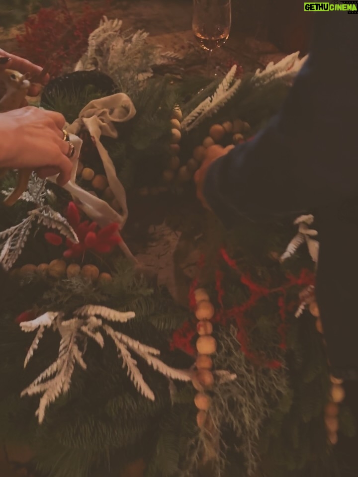 Sasha Alexander - 5.2K Likes - Holiday Festivities in full swing…Wreath Making with @negar_ali_kline @sara_riff x @sezane & celebrating @thirteenlune with the best @nyakio & @flamingo_estate 🎄🎄