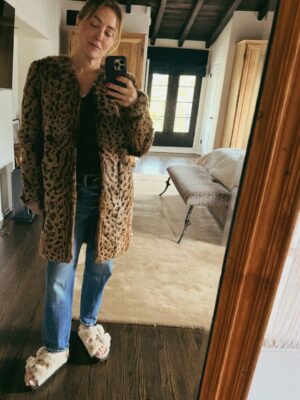 Sasha Alexander Instagram - @ysebeauty x @mollybsims x @sezane x more leopard x @dolcevita x @dpmarinoff cooks x @nyakio x @madewell jeans 🎁